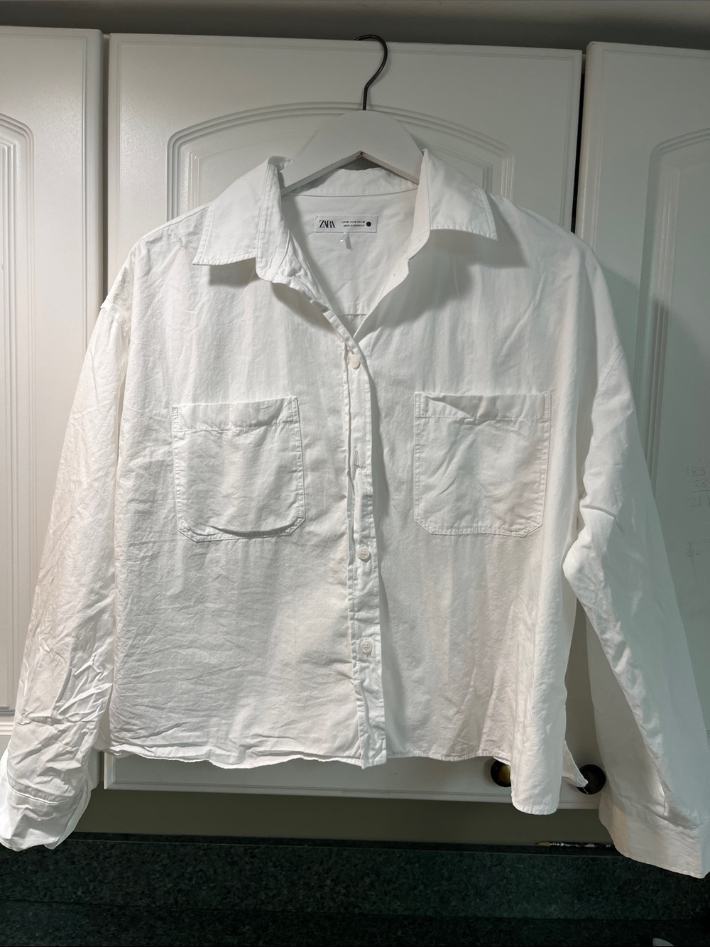 Zara White Relaxed Button-Front Shirt with Chest Pockets